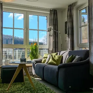 Exklusives Penthouse Mit Dachterrasse, Hochwertig Ausgestatteter Kueche Mit Dampfgarer, Inklusive 2 Stellplaetze Und Fahrradgarage Kulmbach